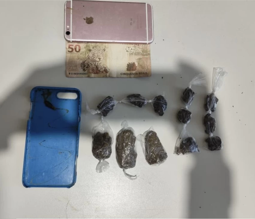 eunapolis:-suspeito-e-detido-com-drogas-e-radios-comunicadores-no-sul-da-bahia