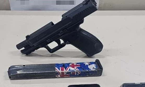 praticando-roubos:-dois-suspeitos-detidos-com-uma-pistola-em-lauro-de-freitas