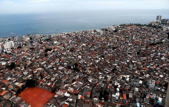 sob-dominio-do-cv:-pm-da-reserva-e-rendido-e-interrogado-no-nordeste-de-amaralina