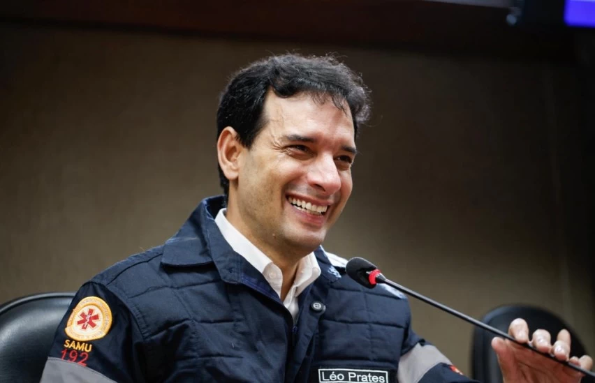 “quando-nao-havia-respostas”:-leo-prates-lanca-livro-com-bastidores-da-pandemia