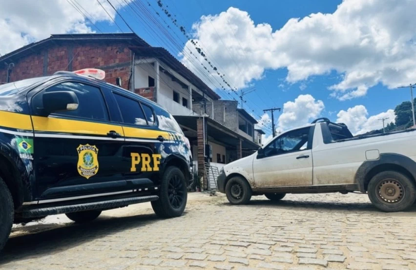 rodou-na-br-420:-prf-recupera-carro-roubado-no-interior-da-bahia