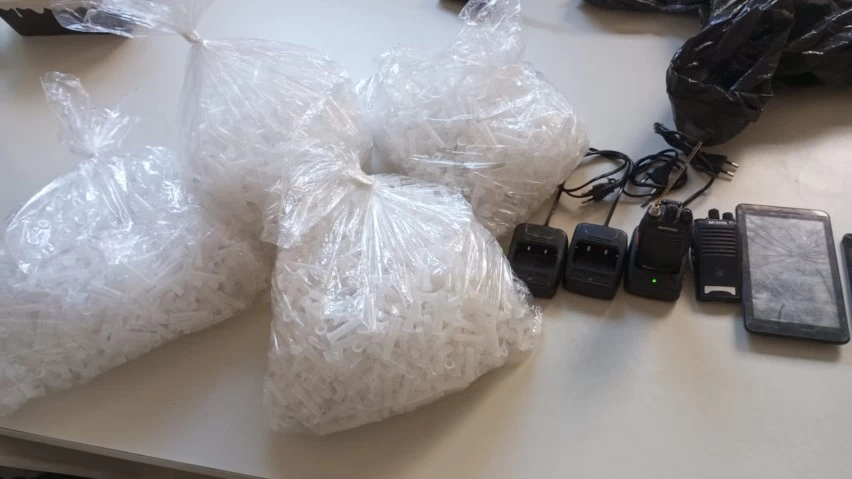 policia-militar-apreende-mais-de-300-porcoes-de-crack-e-materiais-do-trafico-em-macaubas