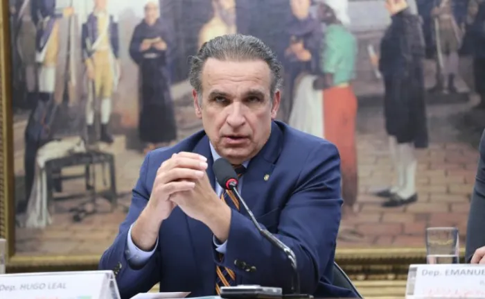 comissao-aprova-proposta-de-recolocacao-de-municipio-e-estado-nas-placas-dos-carros