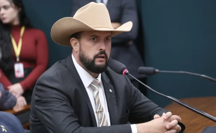 comissao-aprova-projeto-que-muda-regras-para-homenagens-em-rodovias-federais