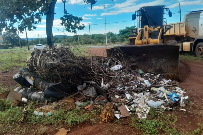 prefeitura-de-palmas-realiza-remocao-de-entulhos-em-avenidas-e-quadras-residenciais
