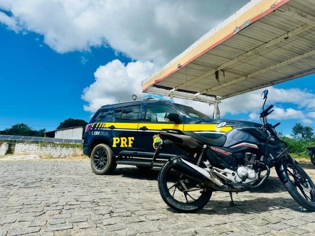 operacao-conatus:-prf-recupera-moto-roubada-em-sao-paulo-na-cidade-de-pocoes
