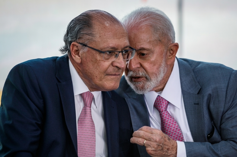 taxa-das-blusinhas:-alckmin-diz-“sim”-ao-imposto-que-lula-considerou-“desnecessario”