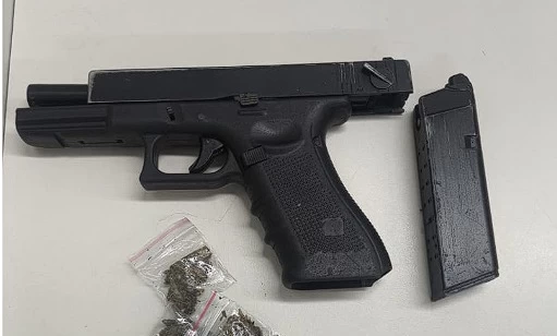 pego-no-pulo:-homem-e-preso-ao-tentar-se-livrar-de-droga-em-valeria