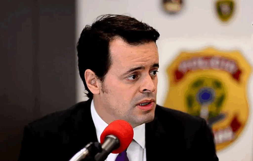 eua-expulsam-delegado-brasileiro-ligado-a-detencao-de-ramagem