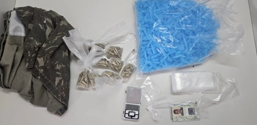 sacola-cheia:-homem-e-preso-com-drogas-e-material-para-trafico-em-paripe